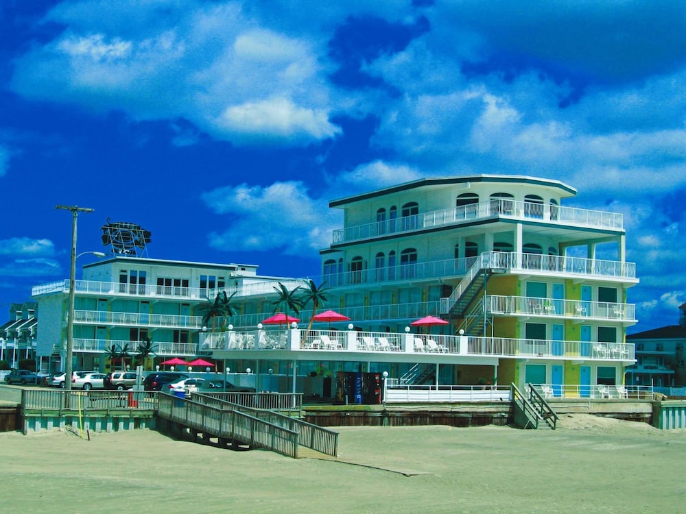 Paradise Ocean Front Resort 4/45