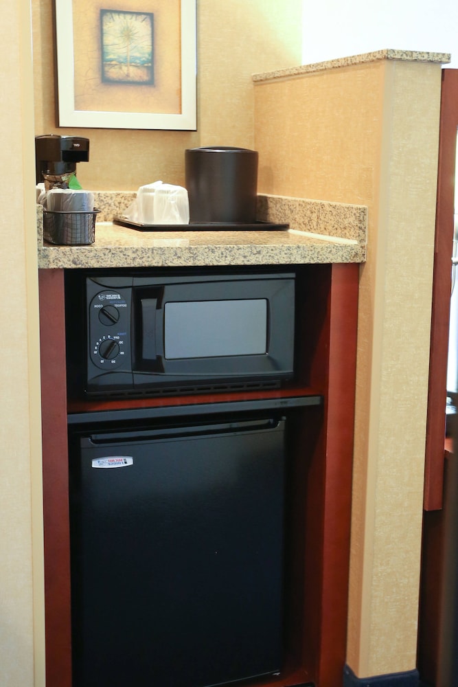 Courtyard By Marriott Blacksburg 7/39