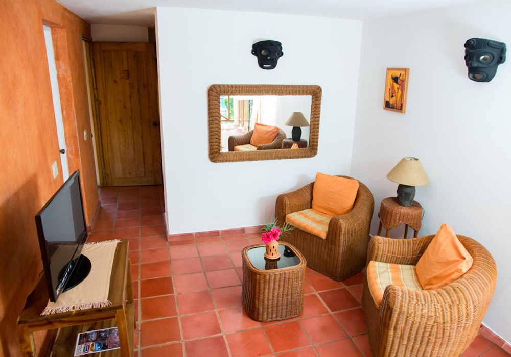 Residencia Del Paseo 38/62