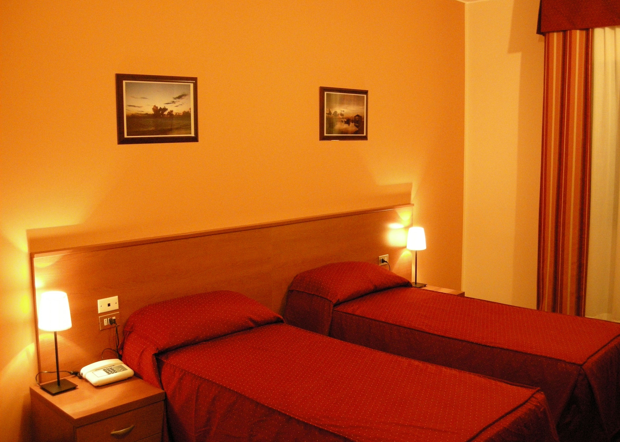 ROOM, TRIPLE