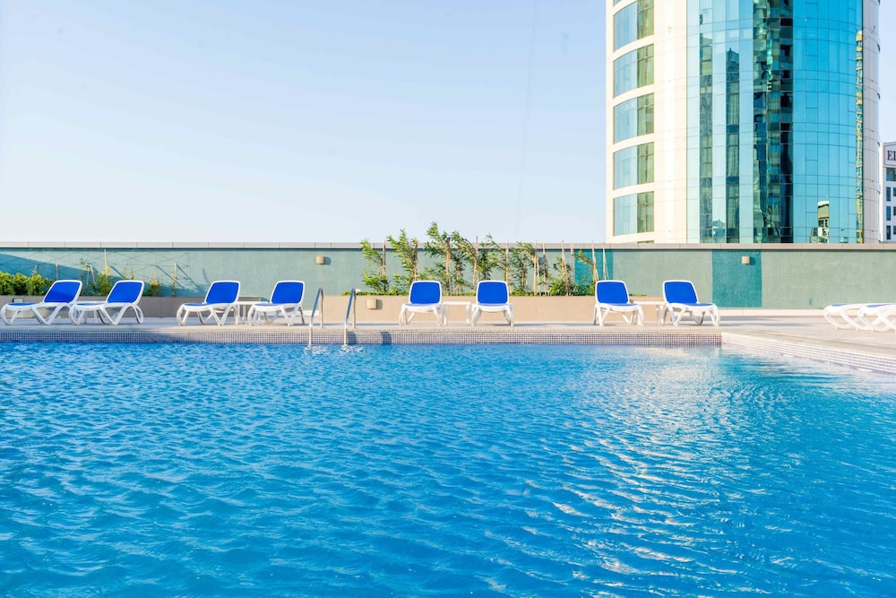 S Plaza Suites Hotel 60/70
