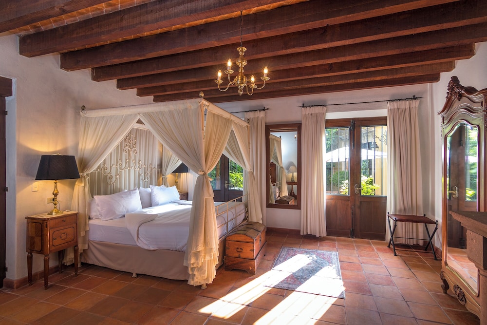 SIGNATURE, KING BED