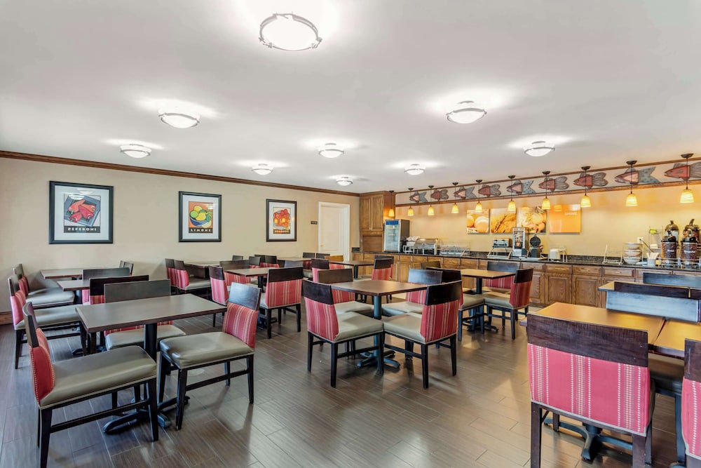 Comfort Inn & Suites Dover near Speedway 46/56