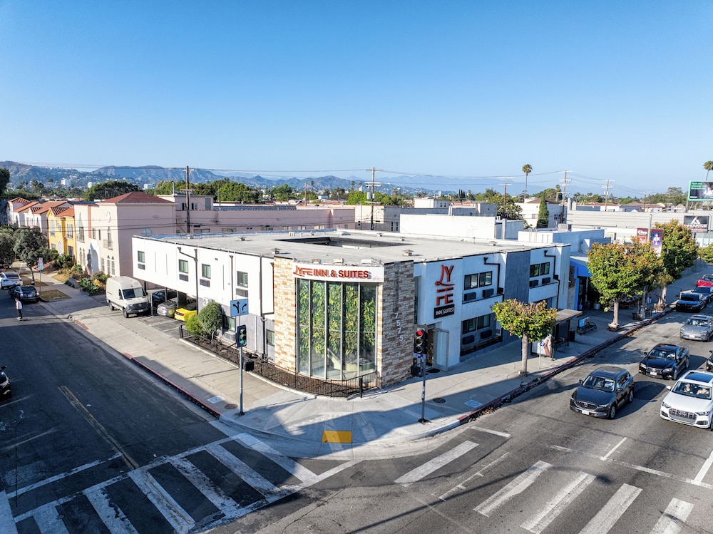 LYFE INN & SUITES by AGA - Beverly Hills 6/57