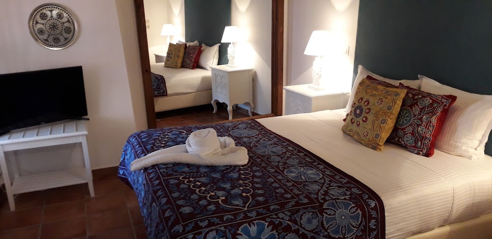 Saint Artemios Boutique 28/47