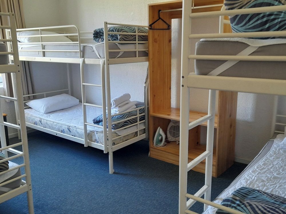 Victor Harbor Holiday & Cabin Park 18/46