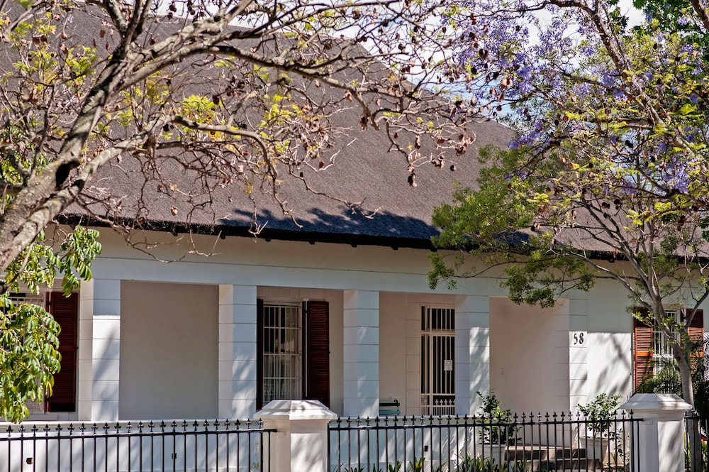 Petal's Place Guest House 3/39