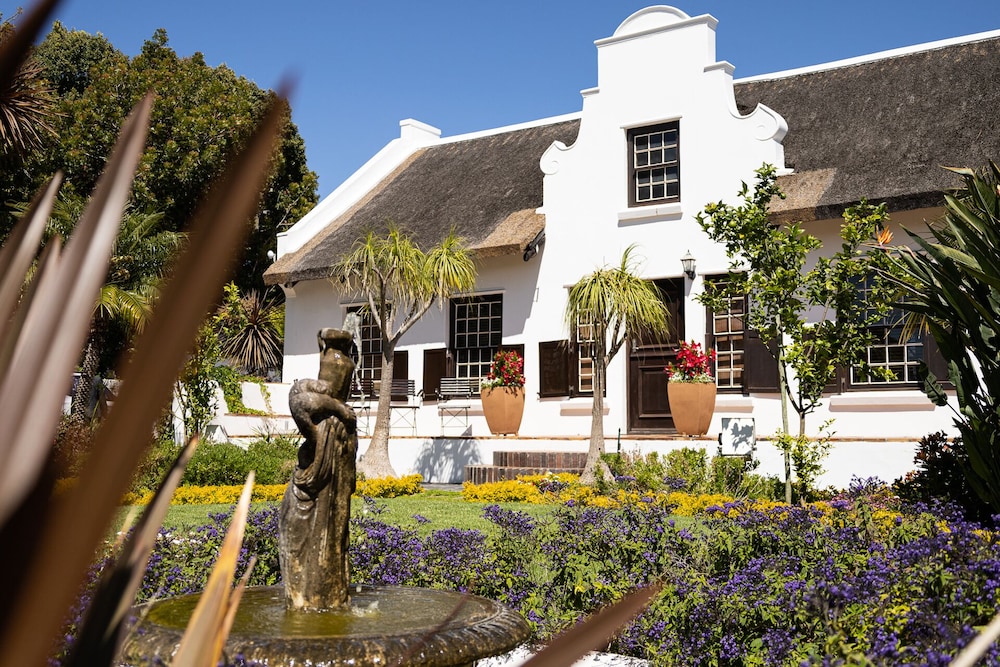 Cape Village Lodge 36/50