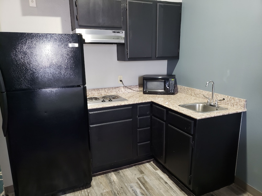 Days Inn Suites By Wyndham Cleburne Tx 7/42