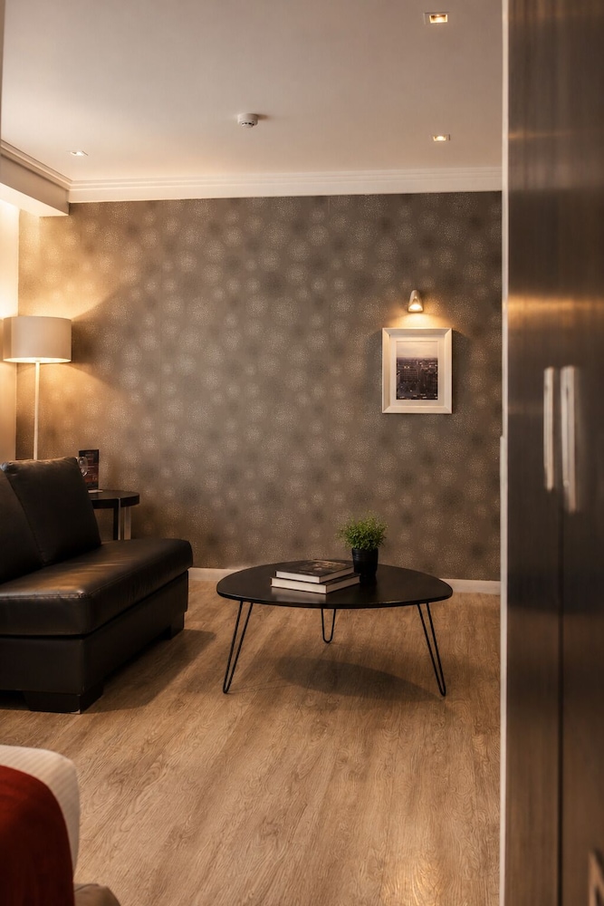 Hotel Sommelier Agustinas 39/56