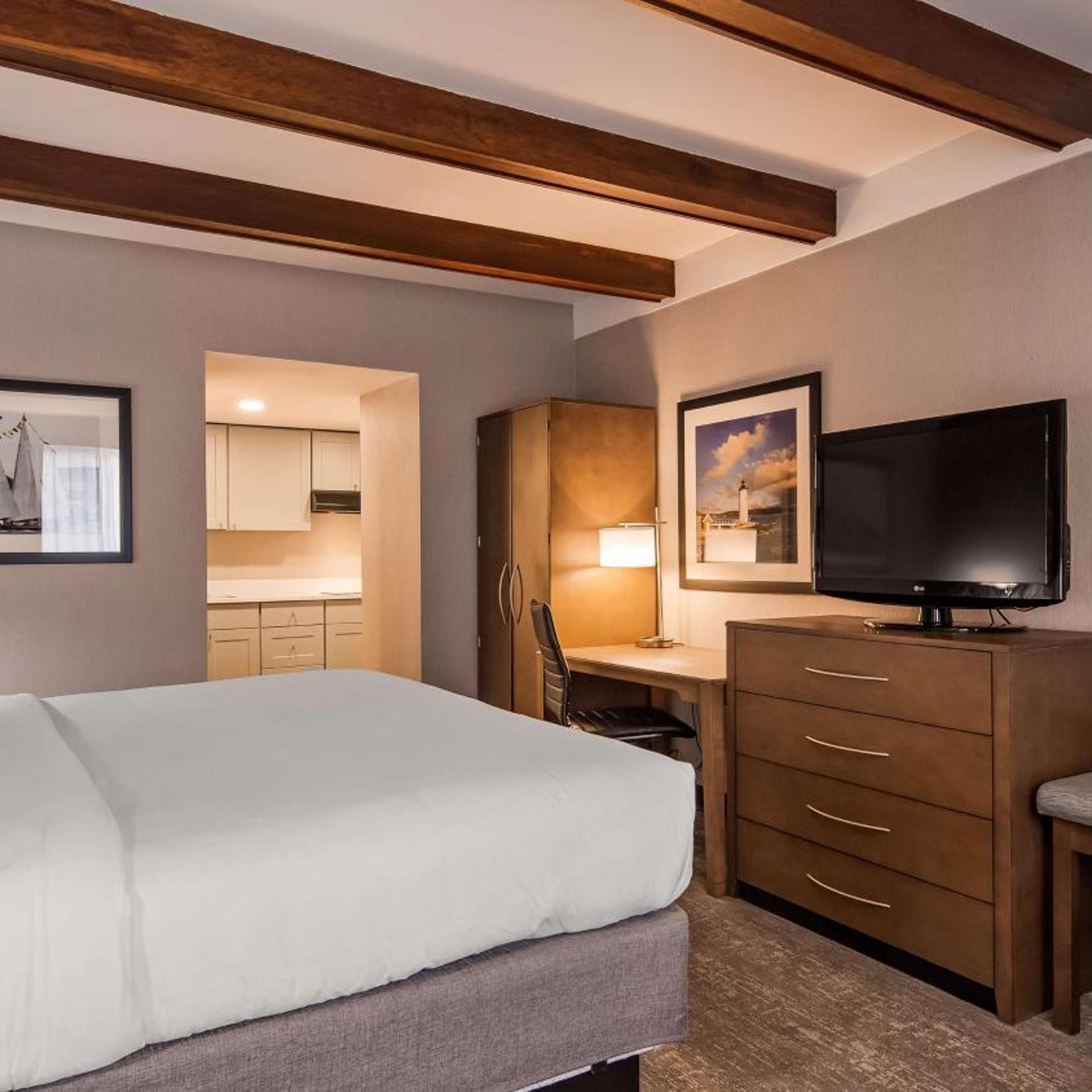 Room, King Bed, Exterior Entrance