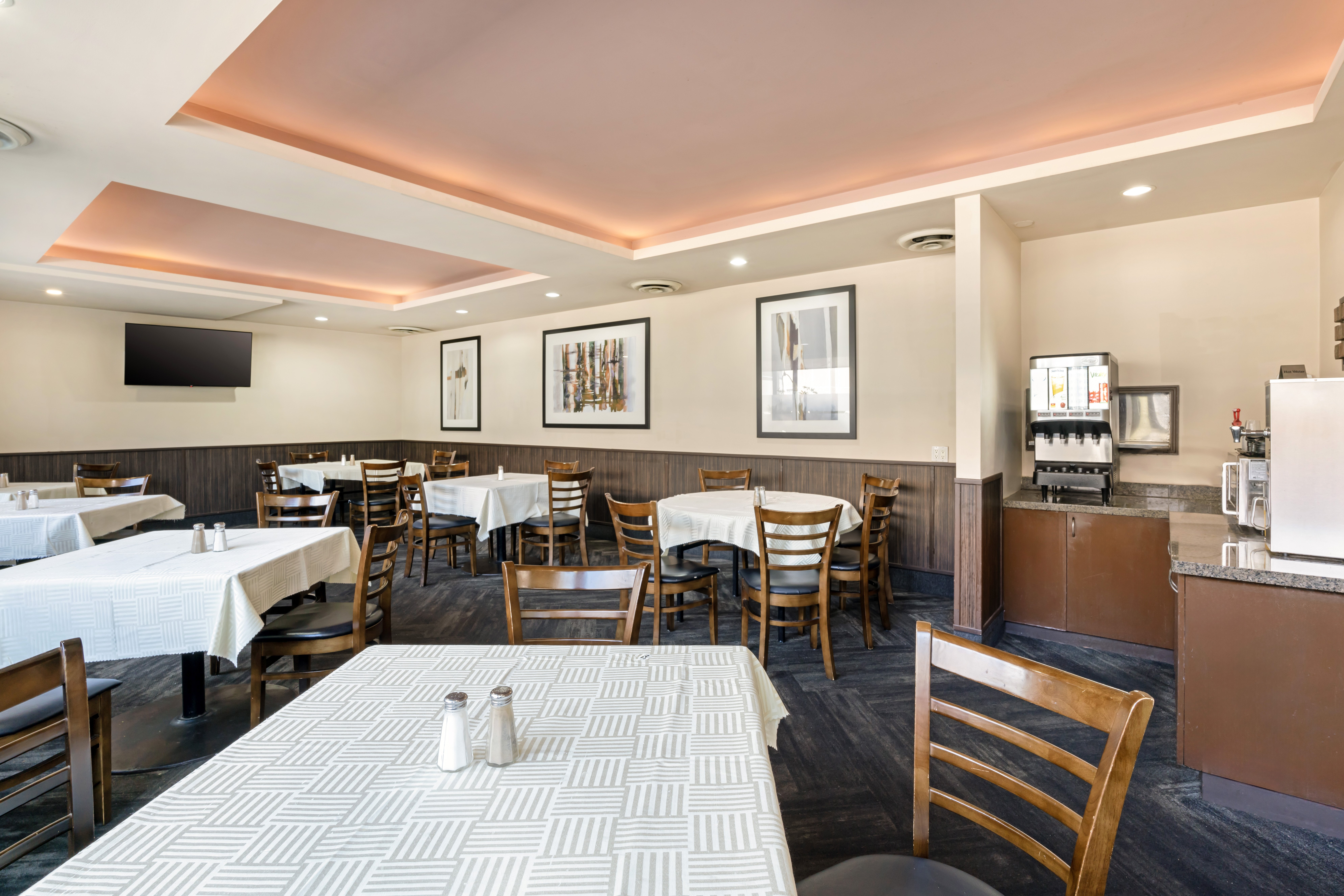 Best Western Plus Burnaby Hotel 55/76