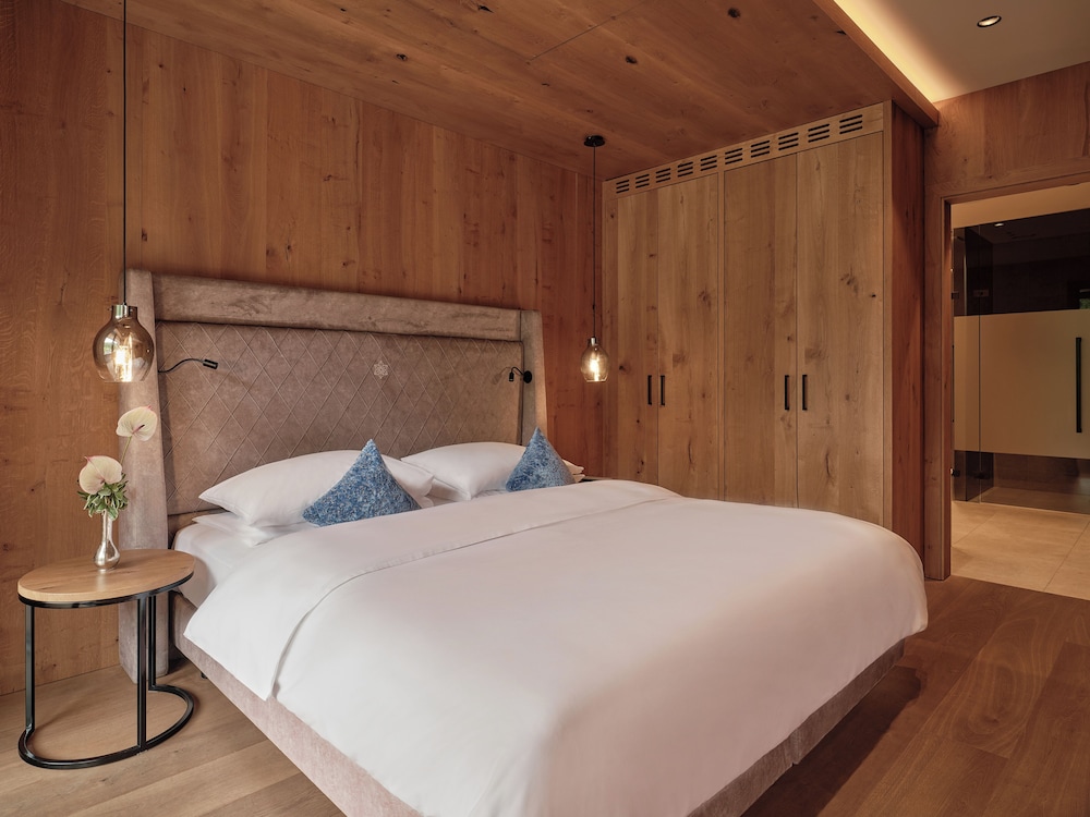 Penthouse Suite, 6 King Beds