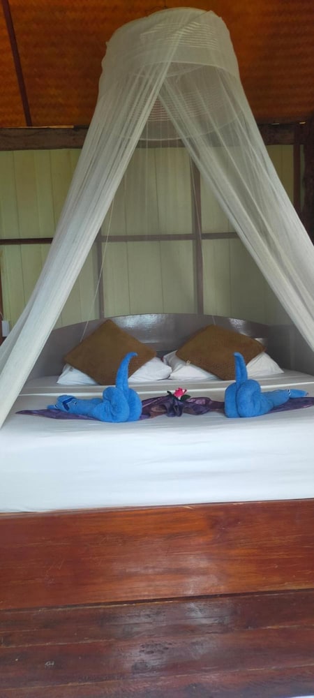 Jungle Hill Beach Bungalow 33/63