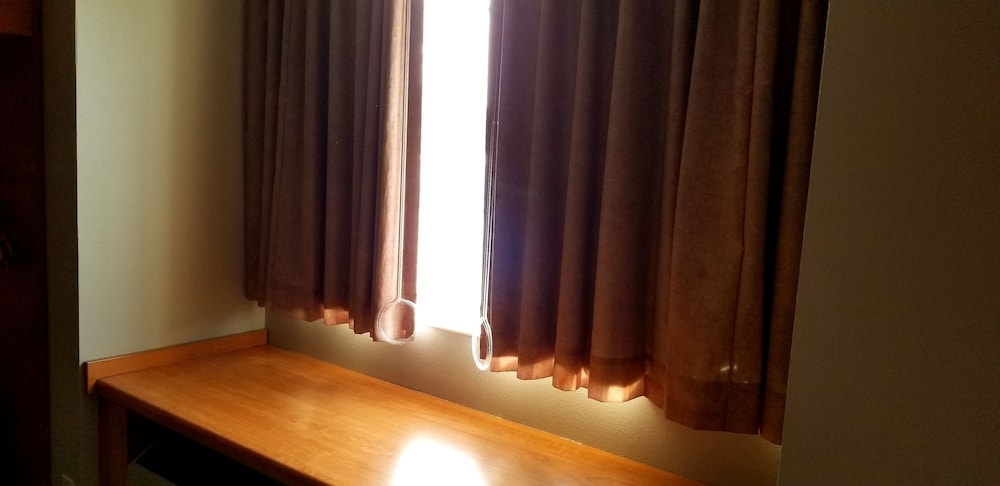 Royal Inn Midvale 28/49