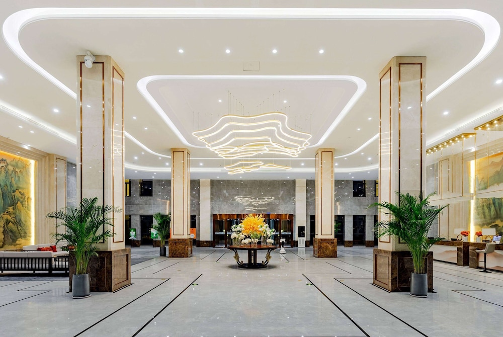 Howard Johnson Lakeview Hotel Huaibei 9/48