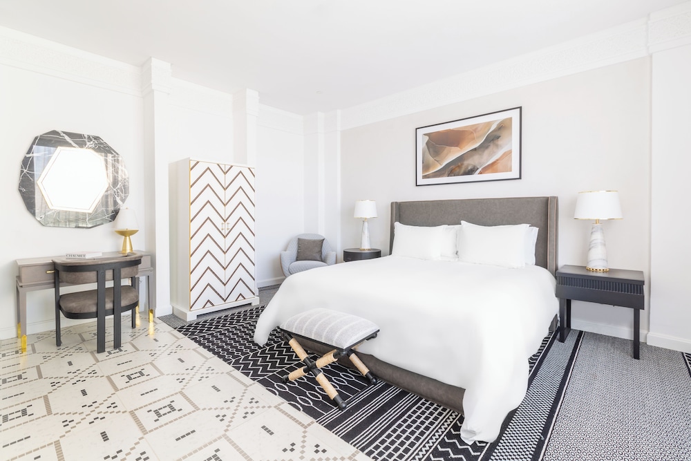 Fairmont Gold, King Bed, Balcony