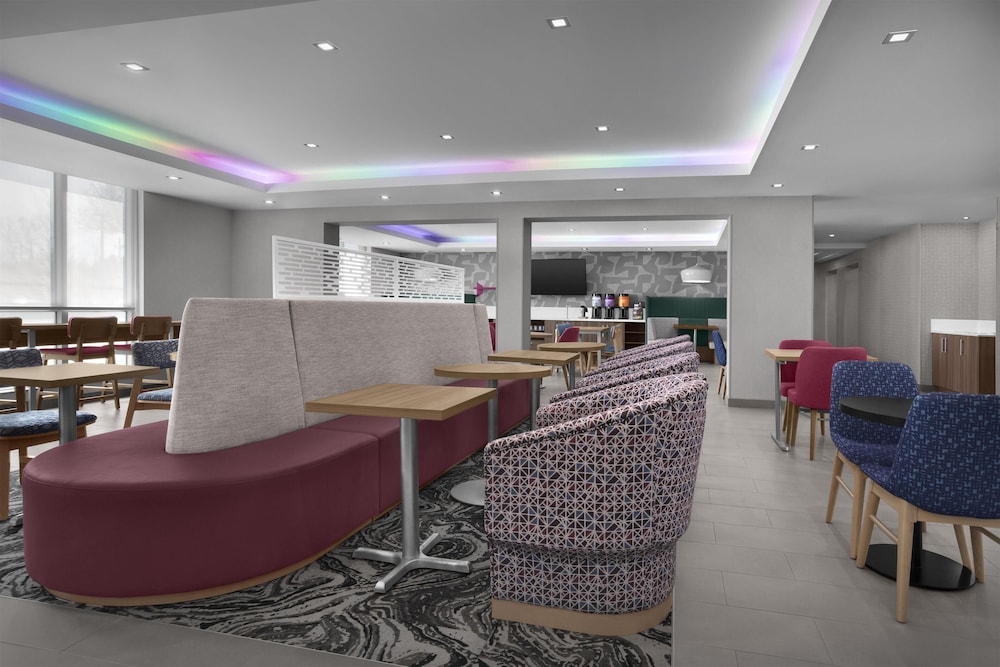 Home2 Suites by Hilton Chelmsford Lowell 24/36