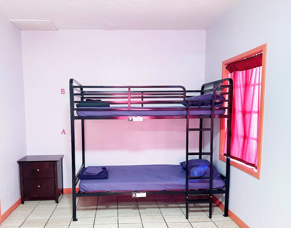 Sin City Hostel 31/50