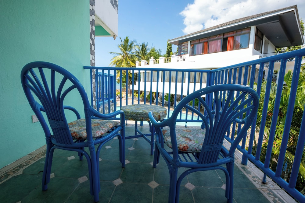 The Beach Comber Hotel and Resort 21/24