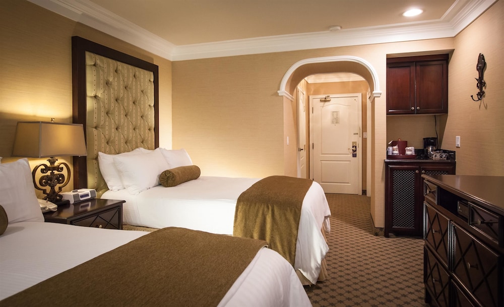 Best Western Plus Sunset Plaza Hotel 38/83