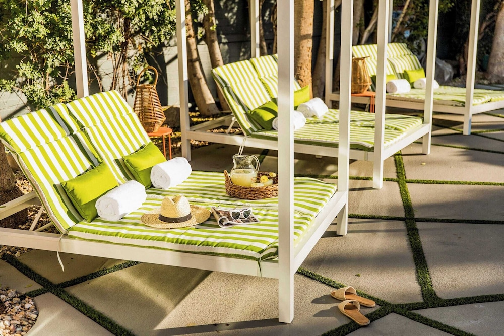 The Wesley Palm Springs 66/75