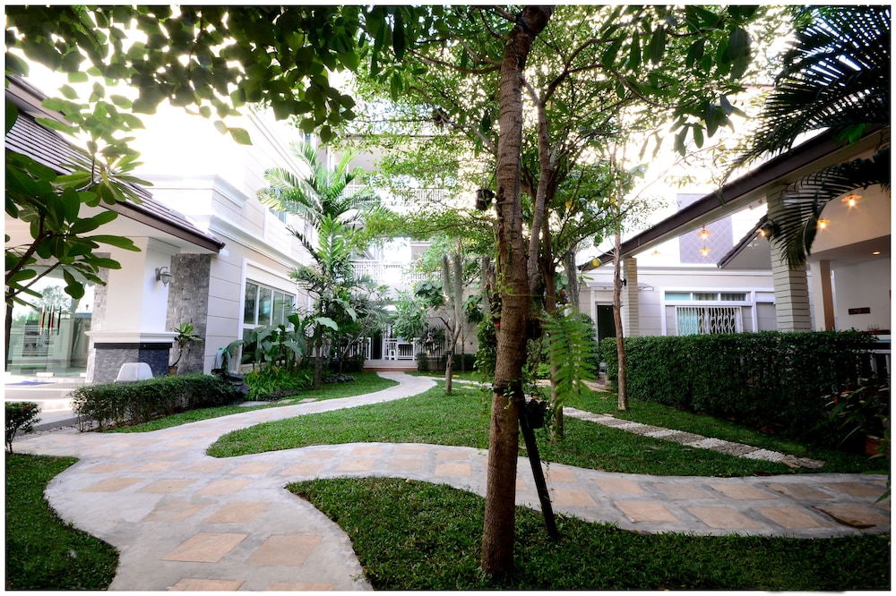 AT RESIDENCE SUVARNABHUMI 65/74