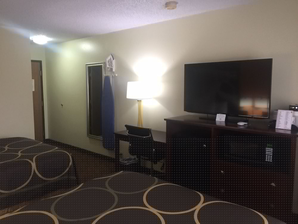 Super 8 By Wyndham Emporia 18/34