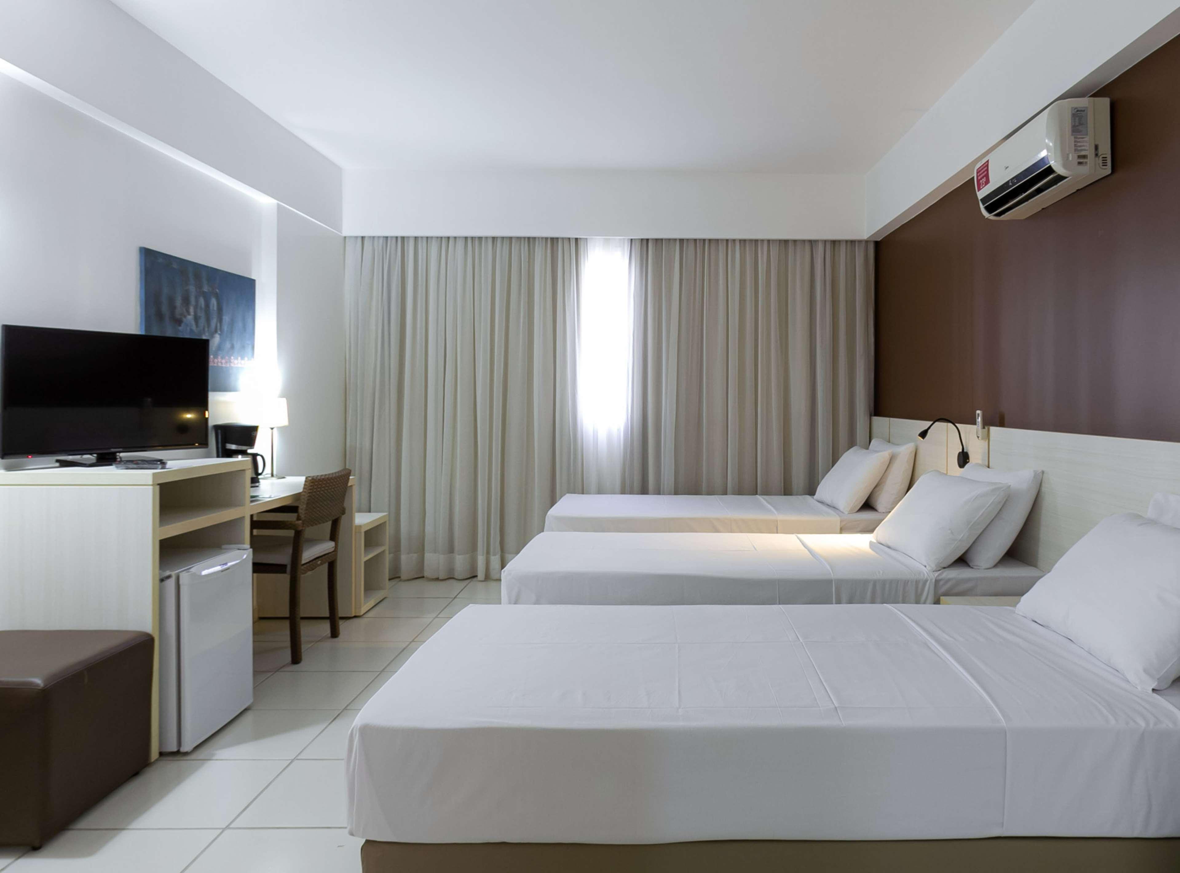 غرفة ديلوكس بسريرين منفصلين مع سرير إضافي