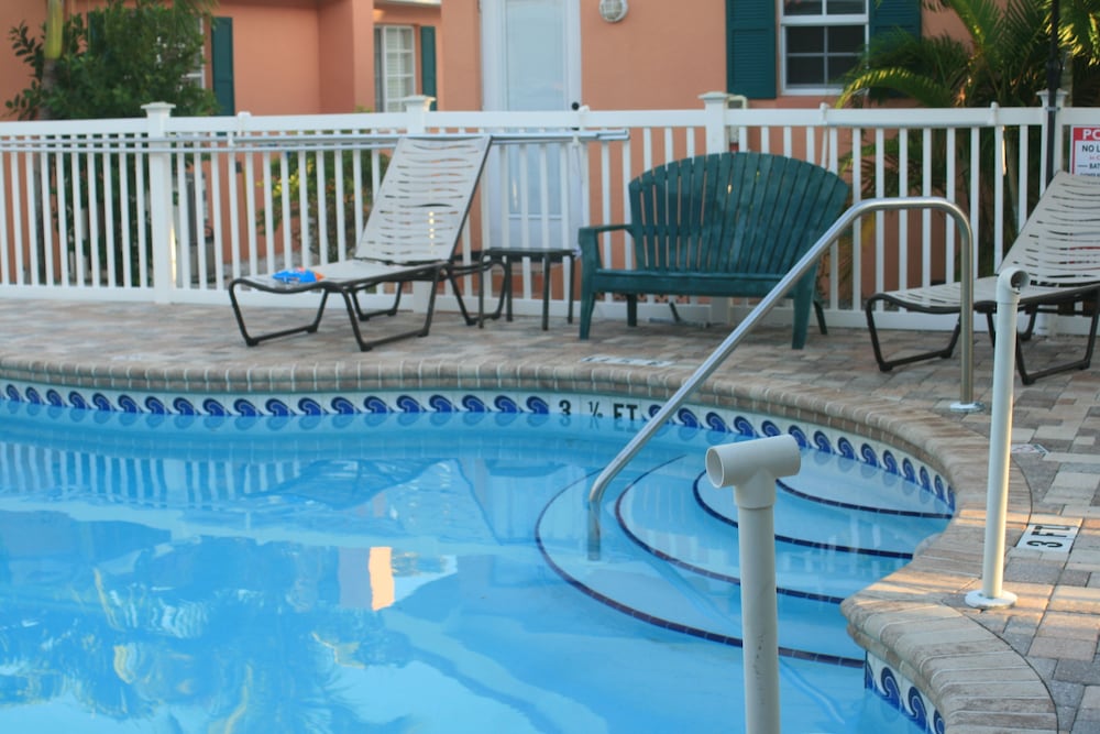 Blue Waters Beach Club 28/45