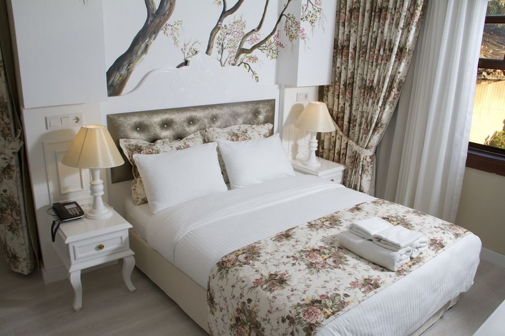 DELUXE, DOUBLE BED