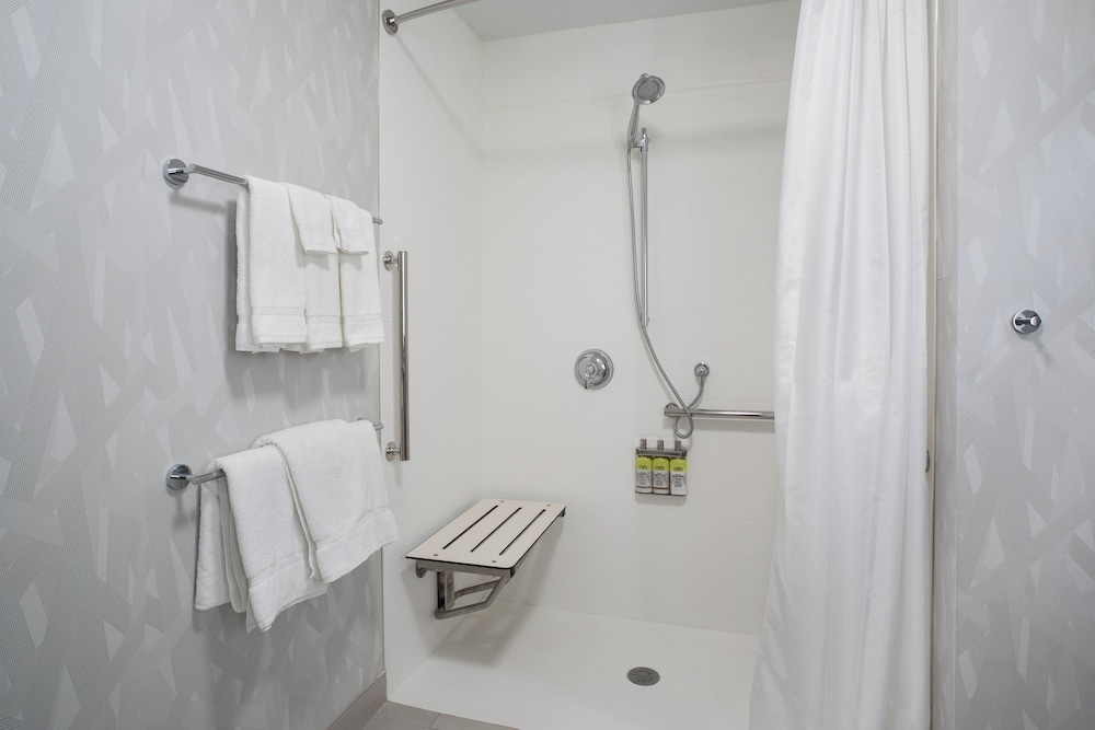 Holiday Inn Express And Suites Denver Ne Brighton 58/59
