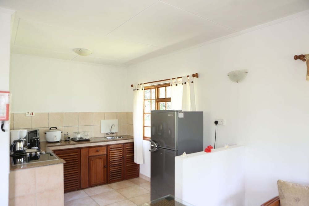 Le Surmer Self Catering Chalets 5/17