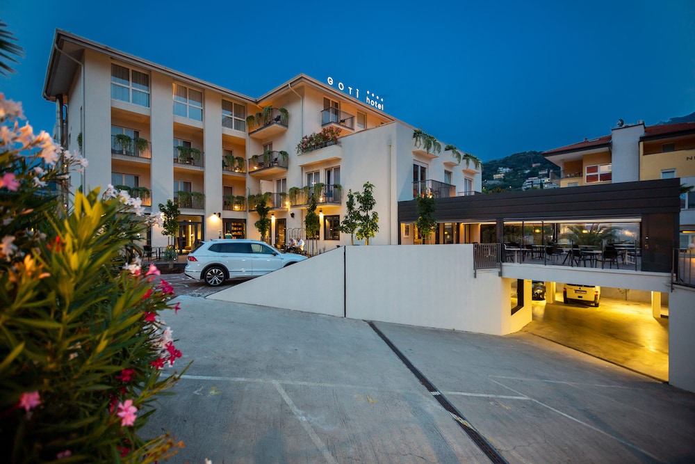 Goti Hotel 72/76