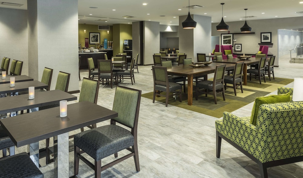 HAMPTON INN CHICAGO DOWNTOWN/MAGNIFICENT MILE 28/33