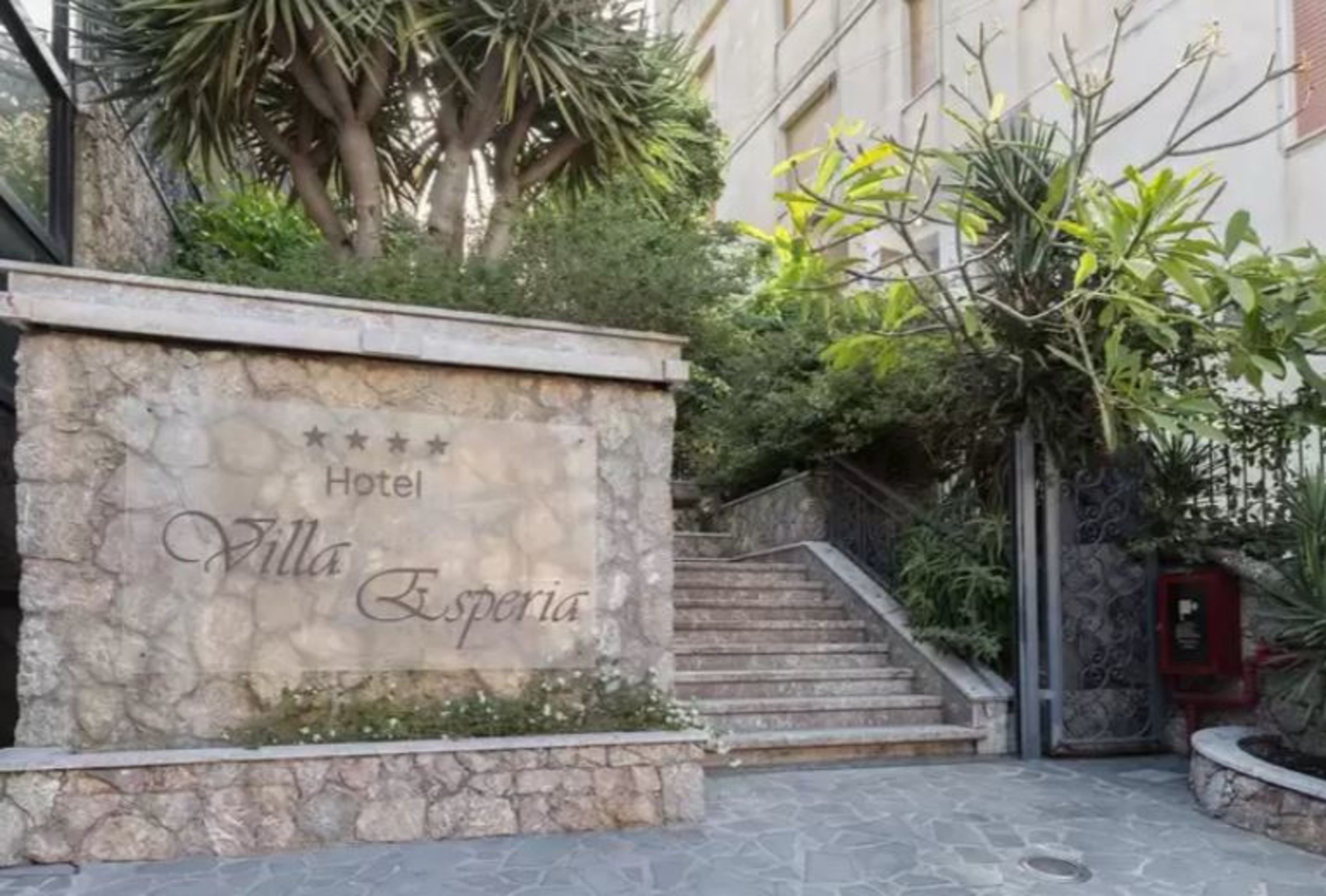 VILLA ESPERIA 43/50