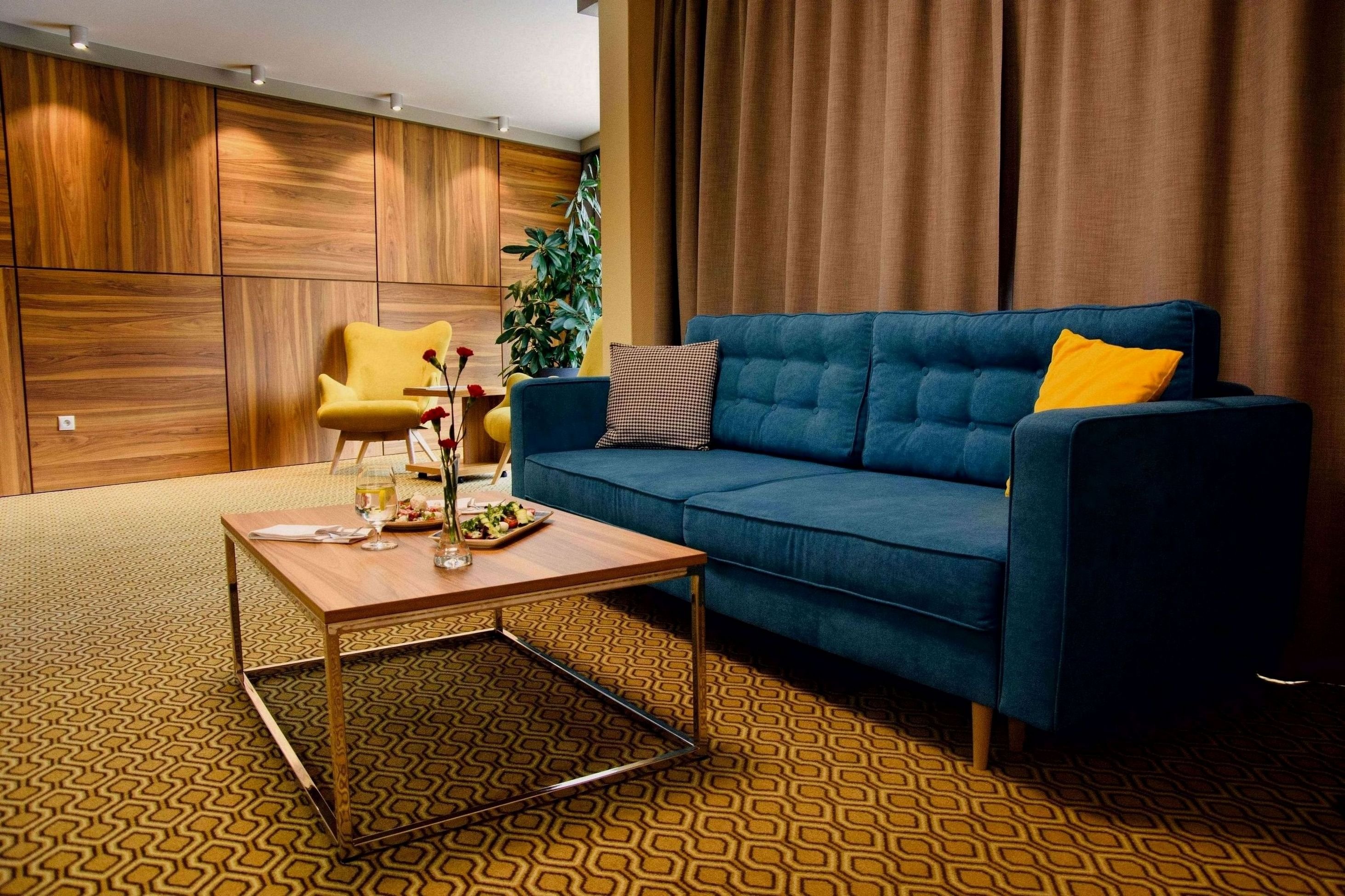 Ruben Hotel 3/8