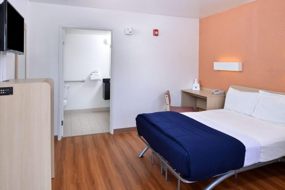 AMERICAS BEST VALUE INN 28/53
