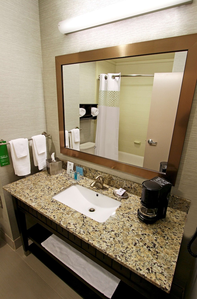 Hampton Inn And Suites Winnie 19/46