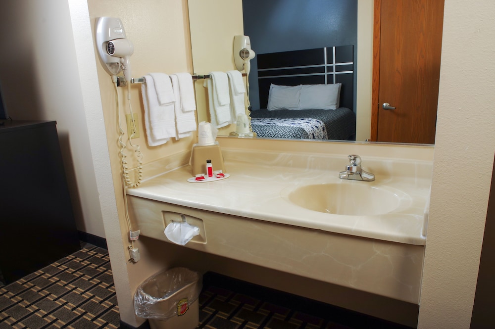 Dutch Inn and Suites Sioux City, IA 29/29