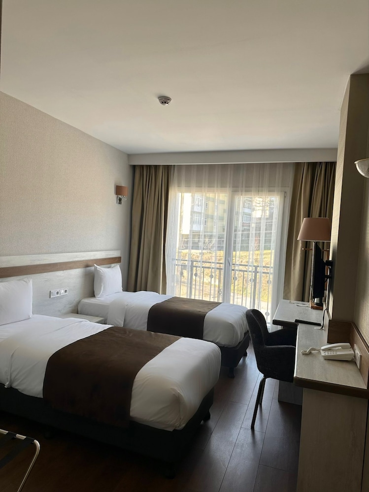 Kanyonvadi Hotel 11/47