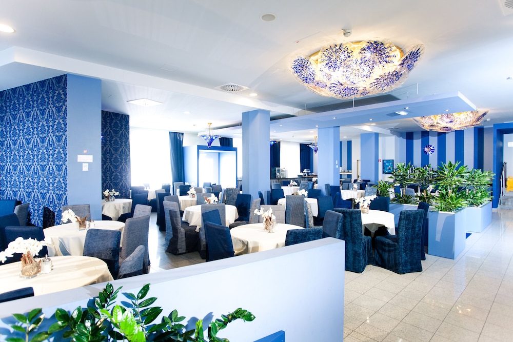 Lenas Donau Hotel 32/47