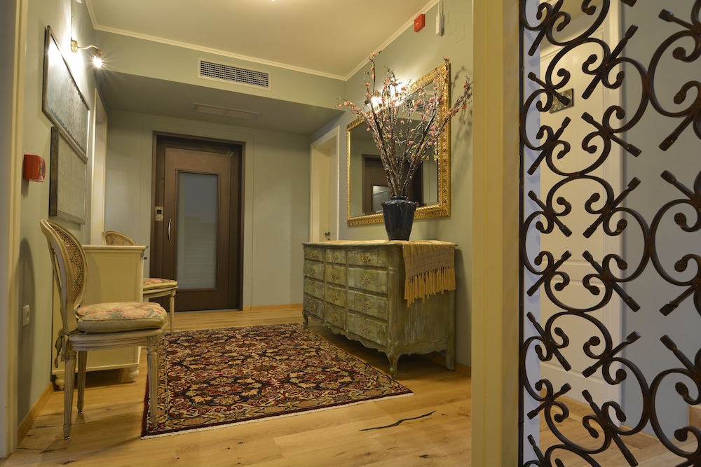 Hotel Antique 5/50