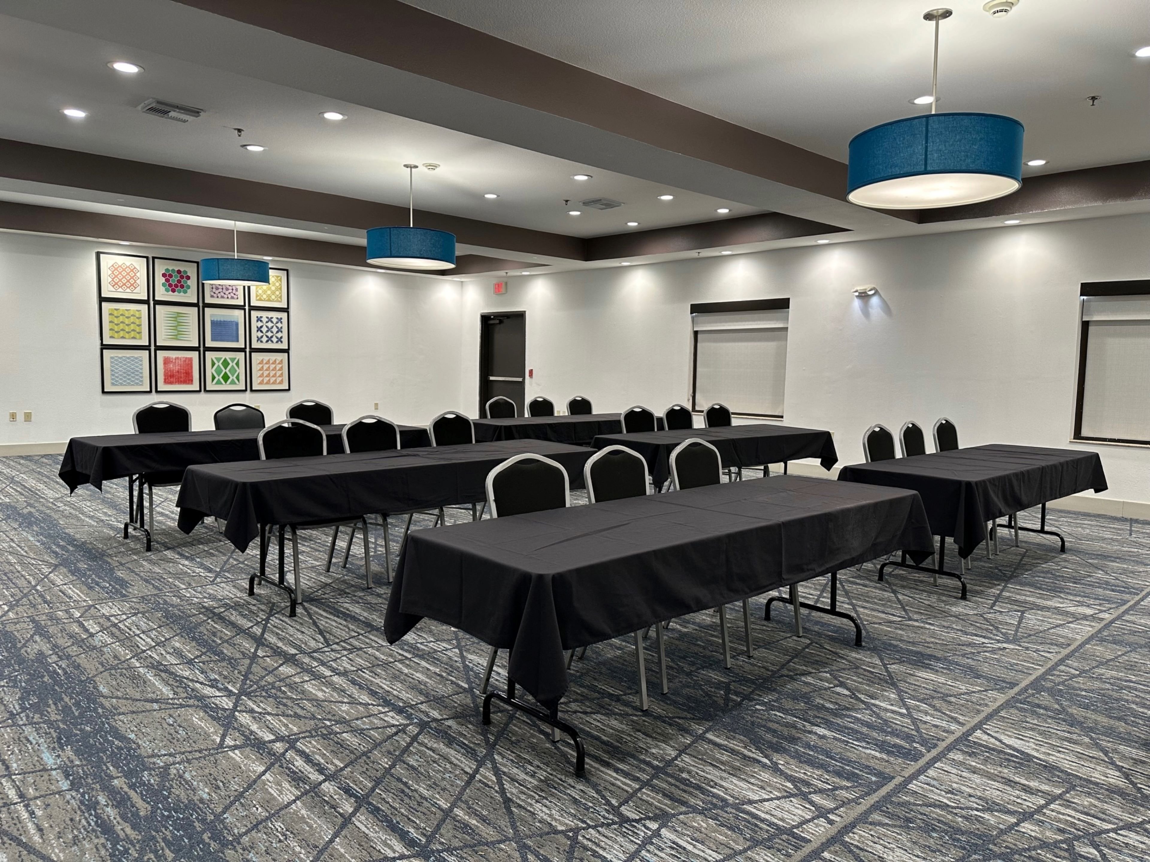Holiday Inn Express Hotel Suites Ennis 58/70