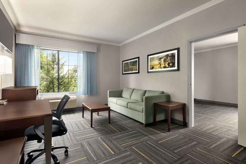 La Quinta Inn & Suites by Wyndham Dublin 40/67