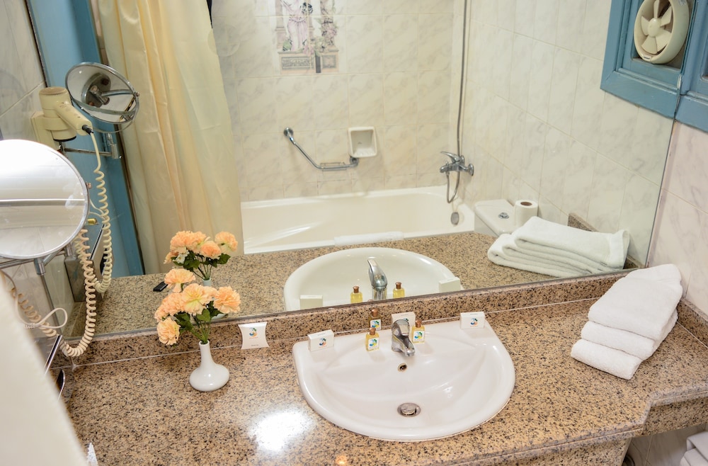 Dive Inn Resort 107/107
