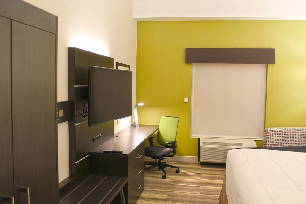 Holiday Inn Express Suites St Louis South I 55 39/52