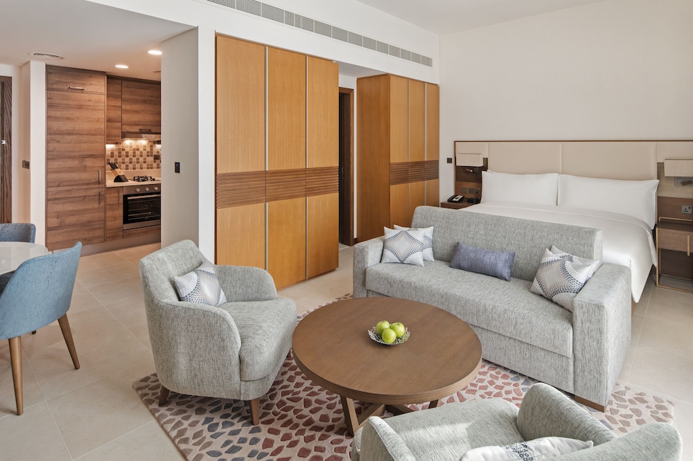 Staybridge Suites Dubai Al-Maktoum Airport 40/58