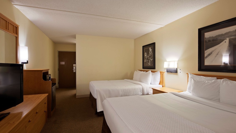 Best Western Golden Spike Inn & Suites 8/33