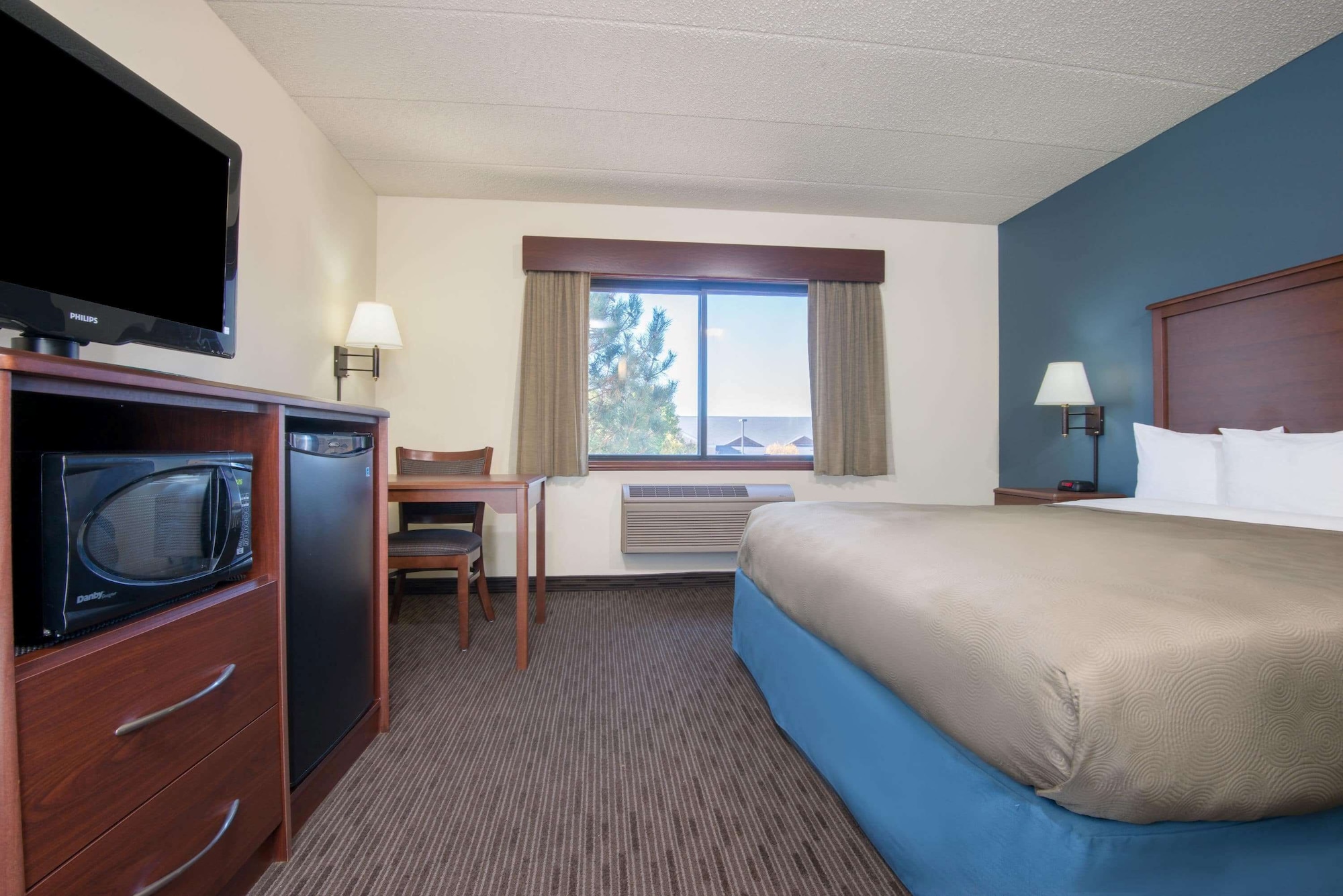 DELUXE, KING BED, ACCESSIBLE
